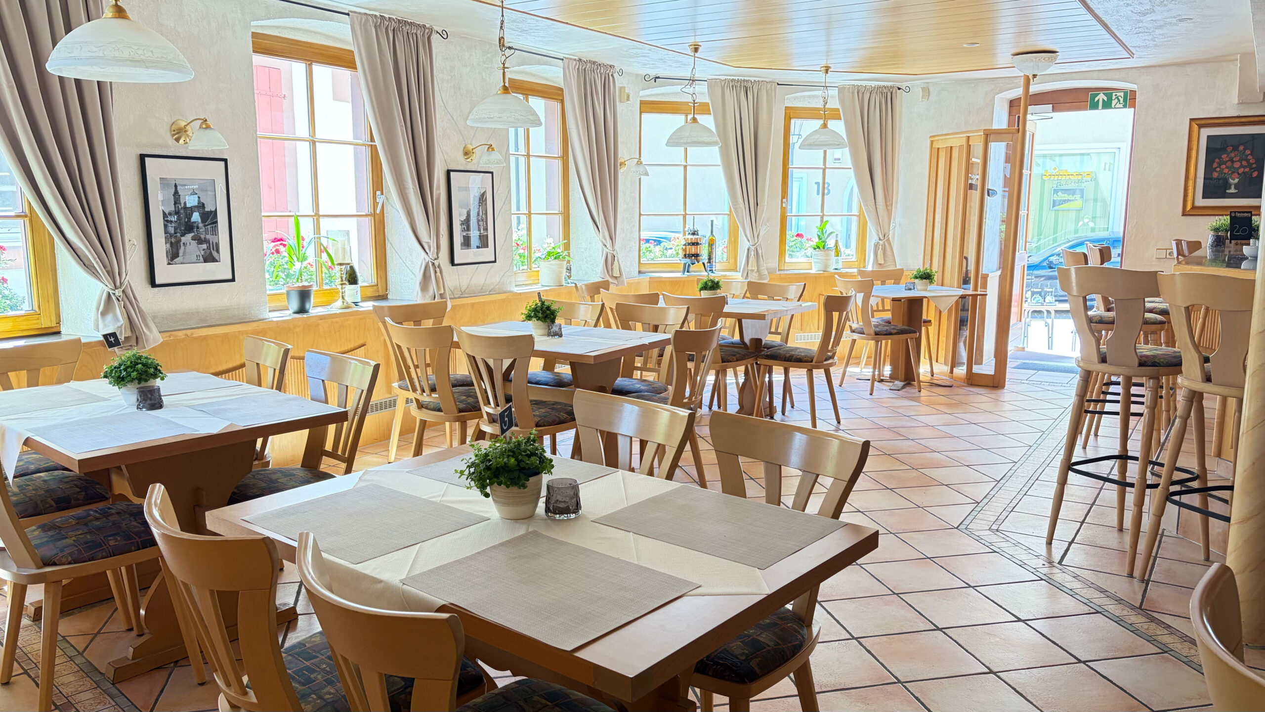 Gastraum im Gasthaus Salmen Ettenheim